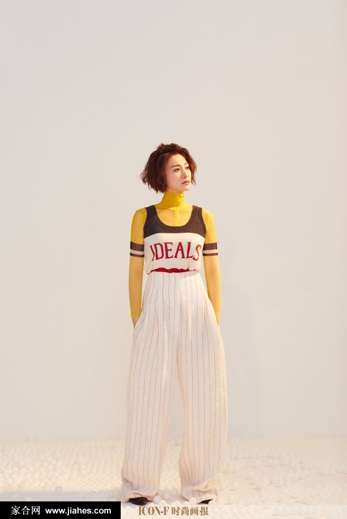 李小冉飒爽短发演绎酷美新风尚 李小冉侧身回眸,短发随风微动,光影在脸庞上交织出静谧而富有故事感的画面